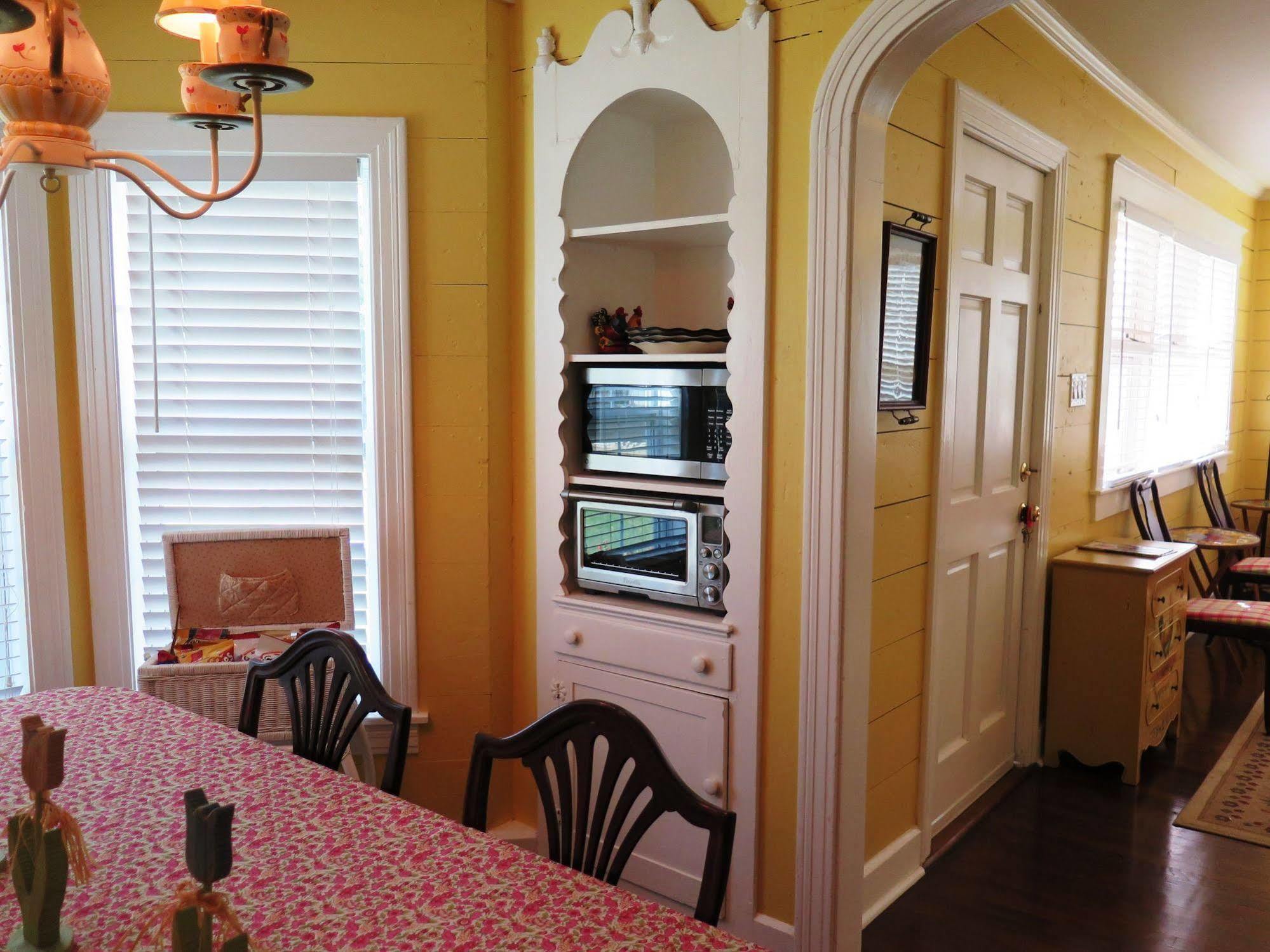 Yellow House B&B Salado Exterior photo