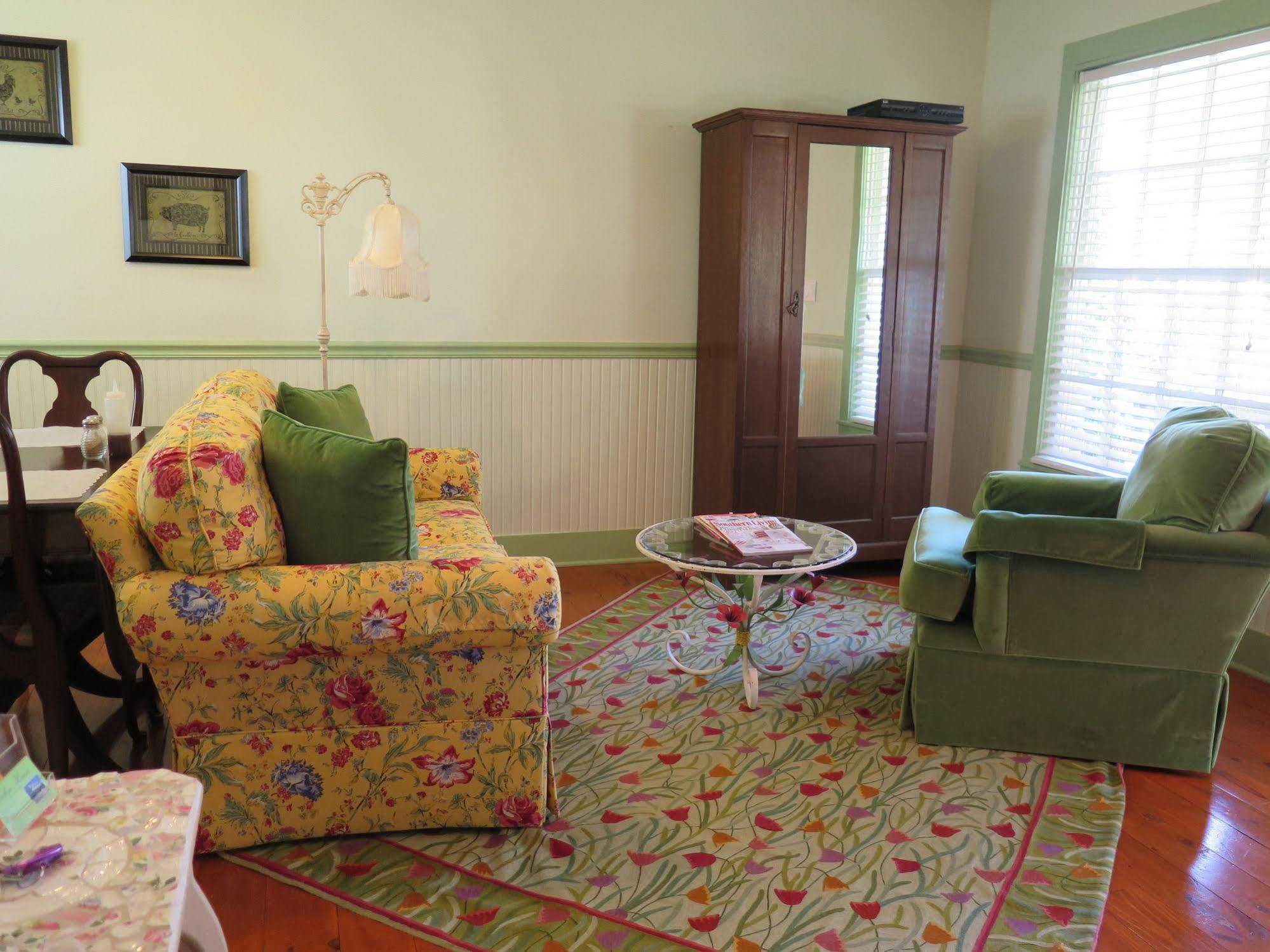 Yellow House B&B Salado Exterior photo