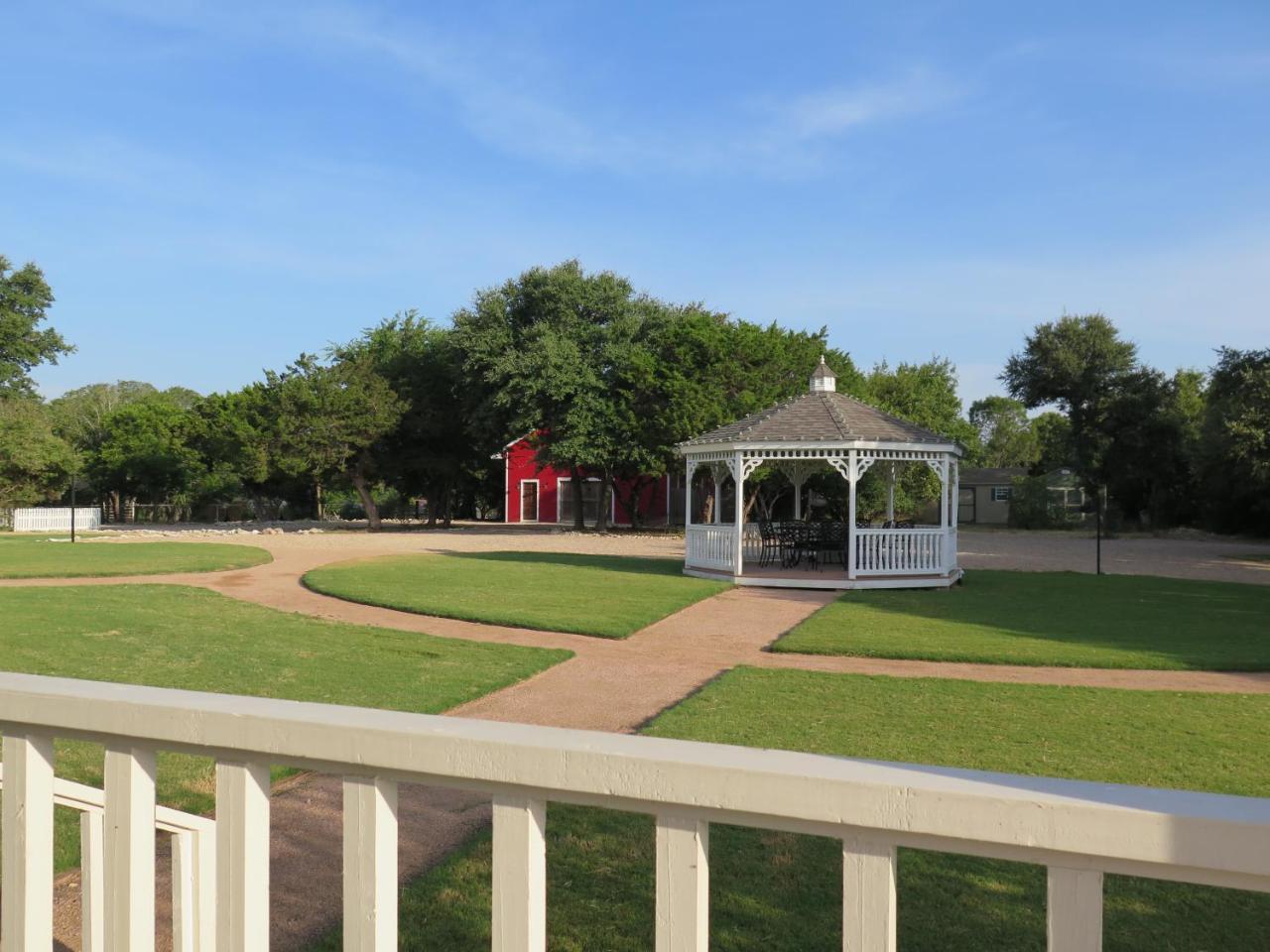 Yellow House B&B Salado Exterior photo
